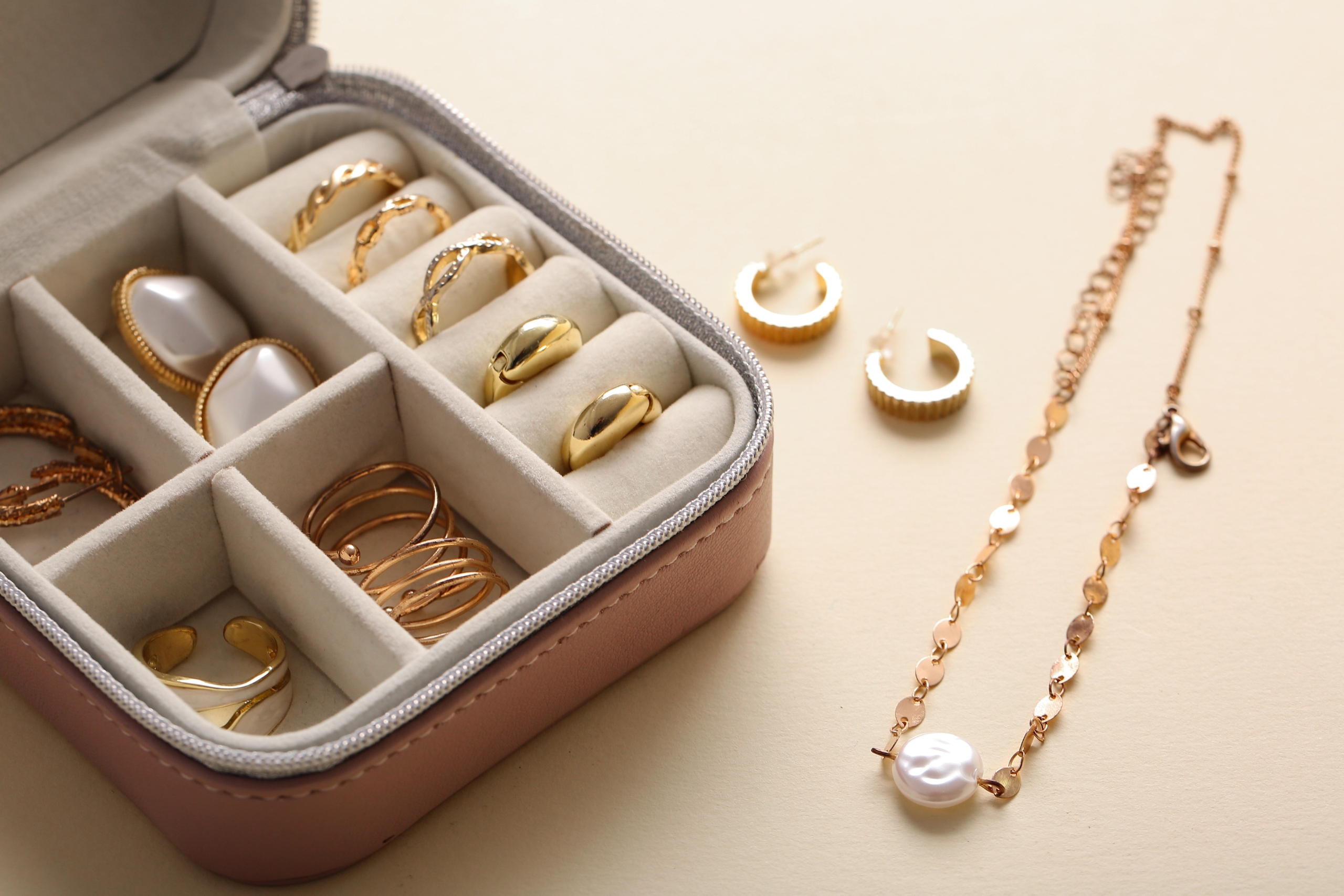 The Rise of Print-On-Demand Jewelry Stores: Why Custom Minimalist Accessories Are Outselling Traditional Retail