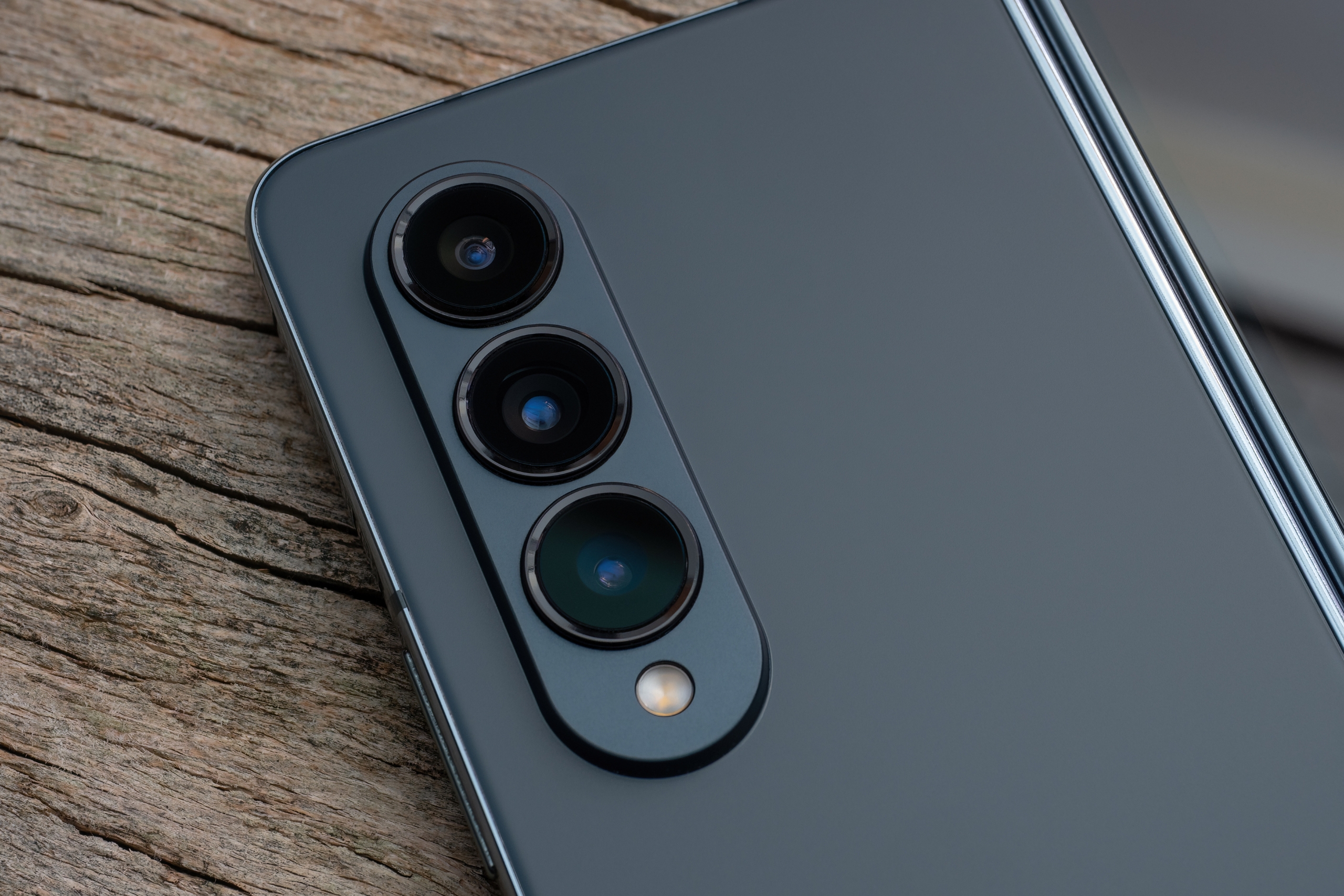 Why Foldable Phones Are Making a Comeback_ A Practical Look at New-Gen Foldables Beyond the Hype